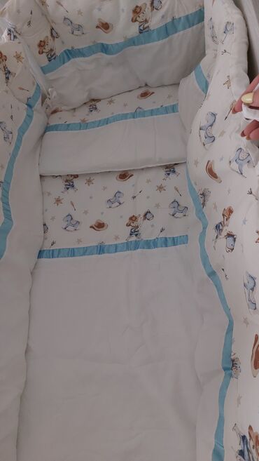 Beşiklər: Oğlan və qız üçün, İşlənmiş, Dördbucaq, Beşik, Dəst ilə, Matras ilə, Yellənmə mexanizmsiz — 8