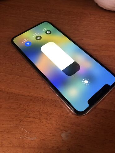 Apple iPhone: IPhone X, 64 GB, Gümüşü