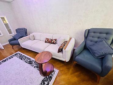 Divan kreslo desti 2500azn.alinib 4500azn.ela veziyyetdedir. Bentley — 1
