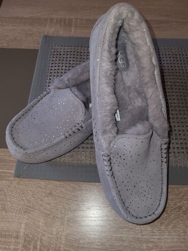 only boyfrienskinny farmerice w: Ugg boots, color - Grey, 40