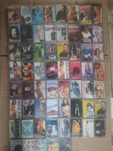 CD, DVD disklər və kassetlər: Kasset kolleksiyası – Azərbaycan və region estradası, toy musiqiləri — 16