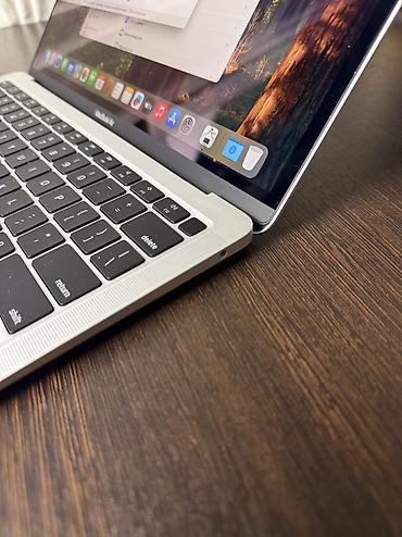 Ноутбуки Apple (MacBook): Макбук Эйр м1 16/256 гб Стоит новый аккумулятор В комплекте зарядка и — 8