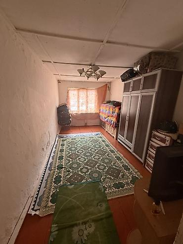 пр чуй: Нарын шаарында Барак типтеги уй сатылат .Баасы 28 мин $ .Базарга жакын — 4