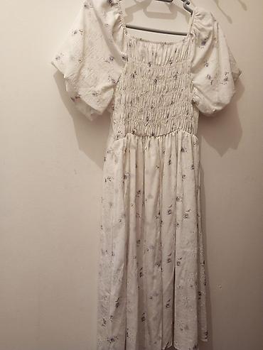 Şəxsi əşyalar: Ağ rəngdə, bənövşəyi çiçək naxışlı yay donu. - Model: midi uzunluq — 7