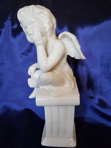 sintelon kula: Porcelanska veca,nova figura andjela ( heruvima ),na stubu. Nova — 9