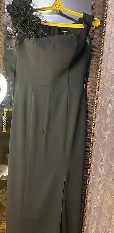 Toy paltarları: Çox gözəl ziyafət geyimi. Bircə dəfə geyinilib. 300 manata alınıb 150 — 2