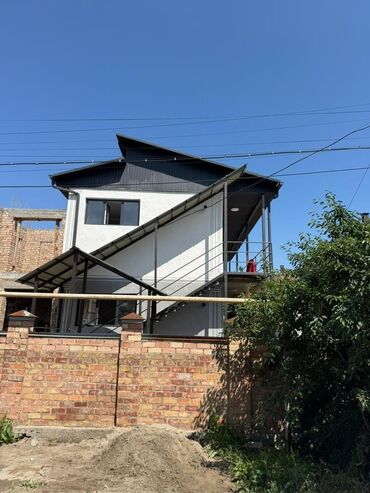 срочно продаётся 1 комнатная квартира в районе ошского рынка по улице кенсуйская: 1 комната, Агентство недвижимости, Без подселения, С мебелью частично