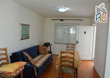 Houses for sale: Na prodaju useljive 2 kuće u mirnom delu Uba! Ukupna površina 180m2 — 10