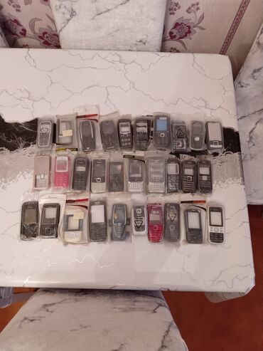 Kompüter ehtiyyat hissələri: Nokia klassik düyməli telefonlar üçün böyük korpus və ehtiyat