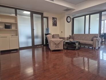 Ofislər: Xətai metrosuna piyada məsafədə. Xətai Rayonu, Heydər Əliyev, 8 — 3