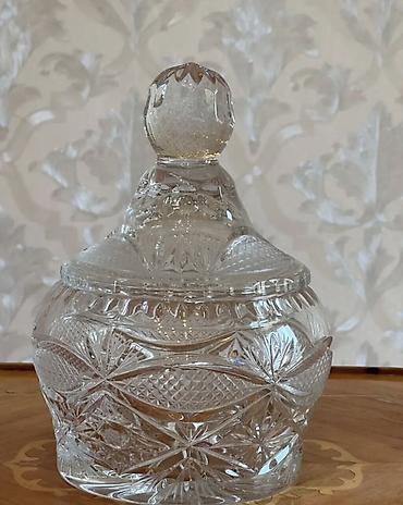 cerez: Kəsilmiş naxışlı xrustal qab – qapaqlı - Material: şəffaf, qalın — 1