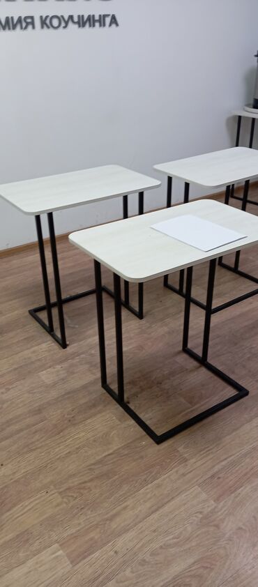 Другое оборудование для бизнеса: Продам учебные столы размеры 45 на 70. 10 шт. В отличном состоянии
