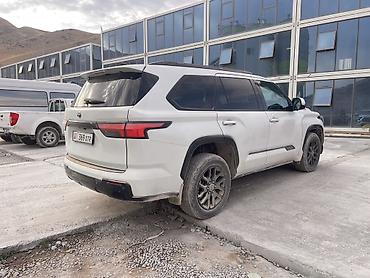 c max: Toyota Sequoia: 2022 г., Гибрид, Внедорожник — 4
