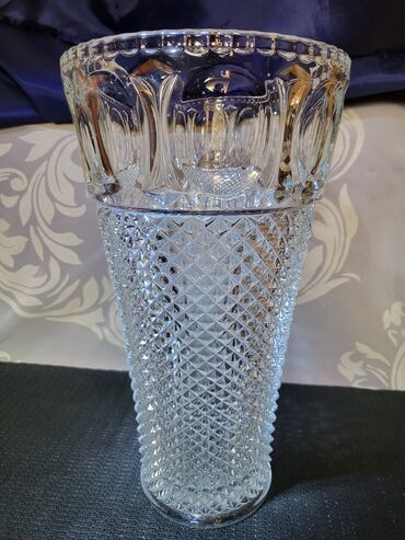 Vaze i saksije: Vaza, Staklo, Novo na lalafo.rs — 3 Vaze i saksije: Vaza, Staklo, Novo — 3