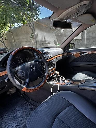 mercedes 180 b: Mercedes-Benz E 270: 2.7 l | 2004 il Sedan — 5