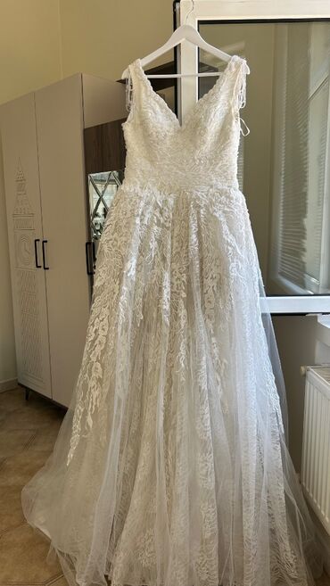 Ziyafət donları: Yaxşı vəziyyətdə, səliqəli şəkildə saxlanılmış gəlinlik, nişan — 26