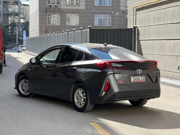 машина электирик: Toyota Prius: 2018 г., Электромобиль