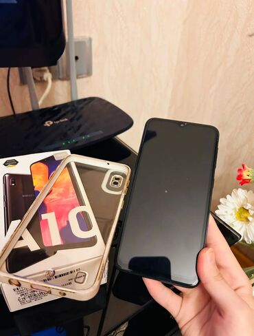 Samsung Galaxy A10, rəng - Qara, İki sim kartlı