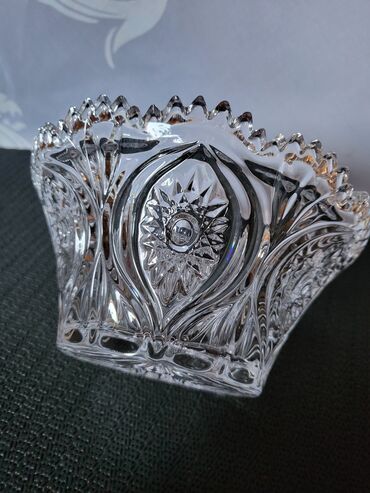 Činije: Cinija,bombonijera nova kristalna iz 70ih. Nova cinija,sve na njoj — 10