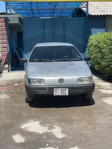 Volkswagen: Volkswagen Passat: 1988 г., 1.8 л, Механика, Бензин, Седан
