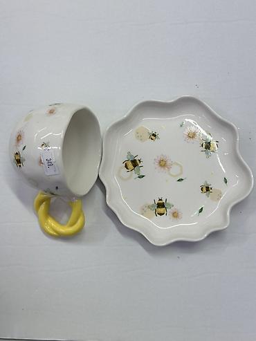 коробка для конфет: Чайная пара с пчелами - Набор из чашки и блюдца. - Материал — 2