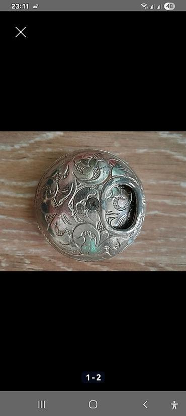 malbro siqaret: Gümüş rəngli naxışlı mexaniki qutusu/qapağı - Material: metal — 1