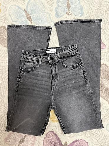 Cinslər: Bershka qadın flare cins şalvarı və qara denim şort dəsti - Marka — 1