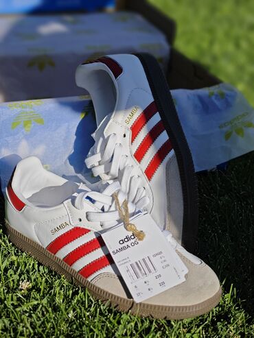 обувь адидас: Кроссовки Adidas Samba OG белого цвета с красными полосками, идеально