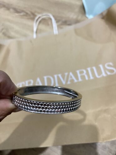 Bijuteriya dəstləri: Qolbaq dəsti - Model 1: Gümüşü rəngdə sərt qolbaq, üst hissəsi xırda — 9