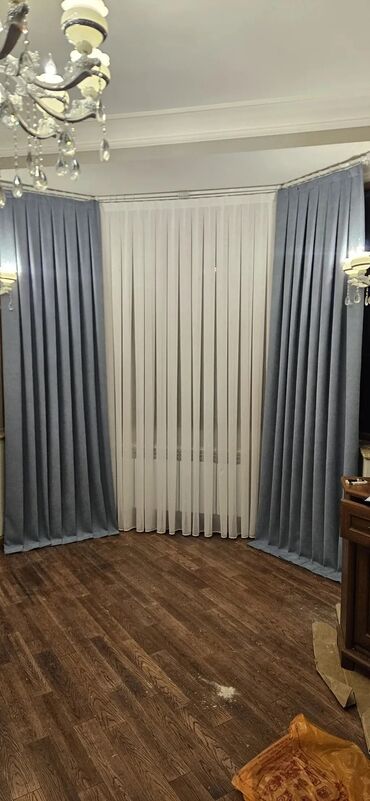 Pərdə və tüllər: Qalın, boz rəngli, zərli naxışlı pərdələr otağa zərif və dəbli bir — 21