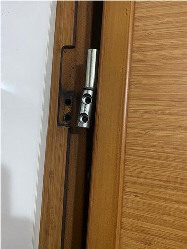 Qapıların təmiri: Qapı ustası gecə gündüz 7/24 xidmət Qapıların təmiri Qapilarin temiri — 8