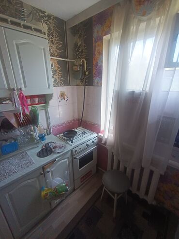срочная продажа квартир в бишкеке без посредников: 2 комнаты, 44 м², 104 серия, 4 этаж, Старый ремонт
