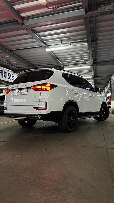 Другие детали кузова: Внедорожник (белый кузов, белый элементы) Ключевые особенности: - — 6