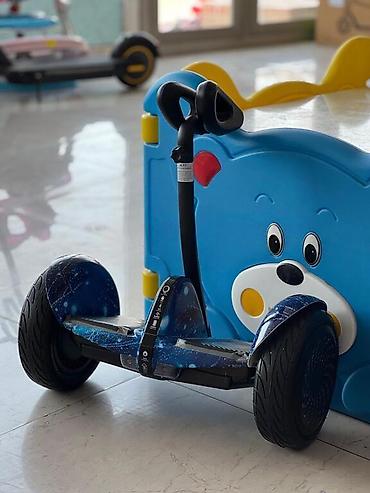 Elektrikli samokatlar: Tutacaqlı segwayHoverboard — iki təkərli, elektriklə işləyən bir növ — 1