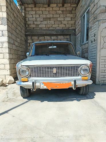 zapi masin: VAZ 2101 “Jiquli” sedan - Korpus: 4 qapılı sedan, ağ/boz rəngli — 2