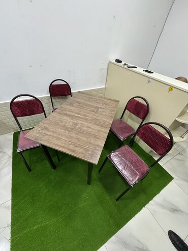 Masa və oturacaq dəstləri: Mətbəx üçün, Yeni, Açılmayan, Kvadrat masa, 4 stul — 4