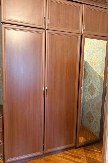 yapışqan güzgü: Mebel Yataq Dolabı 1 termo 2 tumbucka aynalı Yumusaq mebel desti divan
