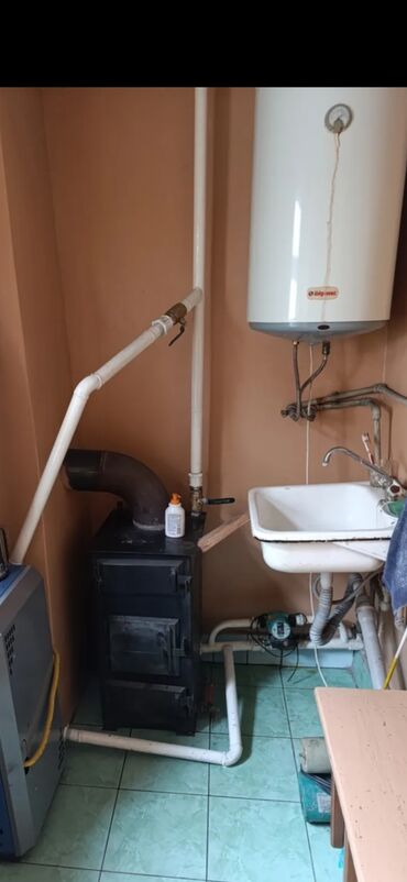 дом на пишпеке: 65 м², 4 комнаты, Парковка, Сарай, Забор, огорожен