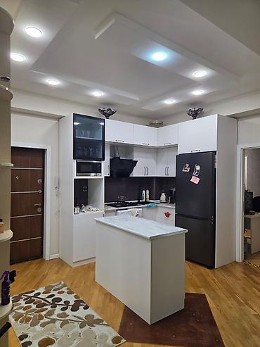 agsuda ev satilir: 3 otaqlı, Yeni tikili, m. Neftçilər, 105 kv. m — 7