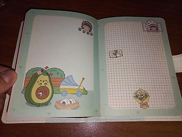 Ofis ləvazimatları: Günlük desti, defderi, qelemi, ve dekoratif lentası — 5