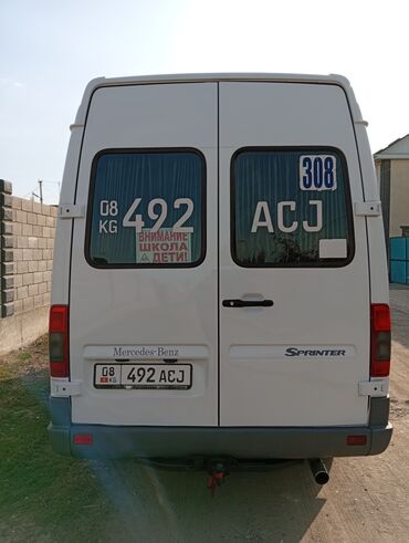 Легкий грузовой транспорт: Легкий грузовик, Mercedes-Benz — 4