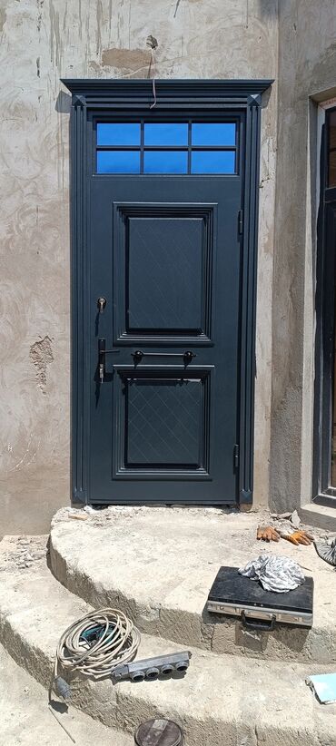 Giriş qapıları: Məhsul: Dəmir giriş qapıları və metal-konstruksiya işləri - Material — 5