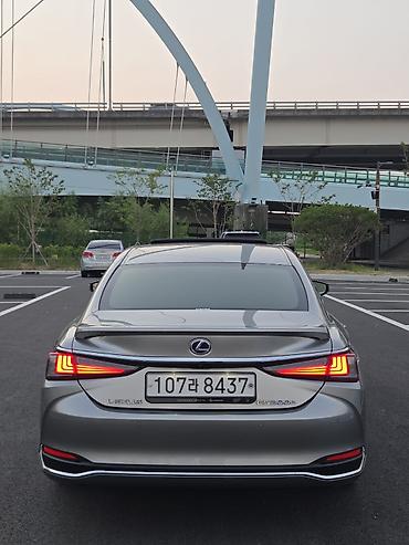 Другие детали салона: Lexus — центральная консоль и интерьер с премиальным функционалом — 21