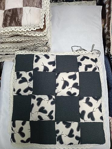 Подушки: Отургуч үчүн жумшак төшөкчө (Сидушка) ​ ​Дизайны: Классикалык "шахмат" — 8