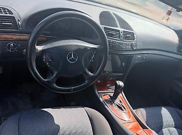 audi 2002: Mercedes-Benz E 220: 2.2 l | 2002 il Sedan — 5
