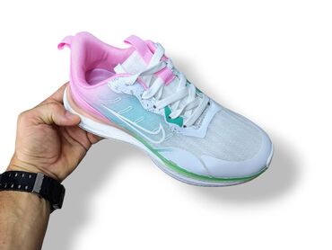 Women's Sneakers and athletic shoes: Nike patike top model

Novo
Brojevi 36 do 41

fb Moja Kupovina 1 — 12