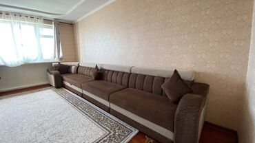 бу дивандар: Бурчу бар диван, Жастыктар менен, Vilyur