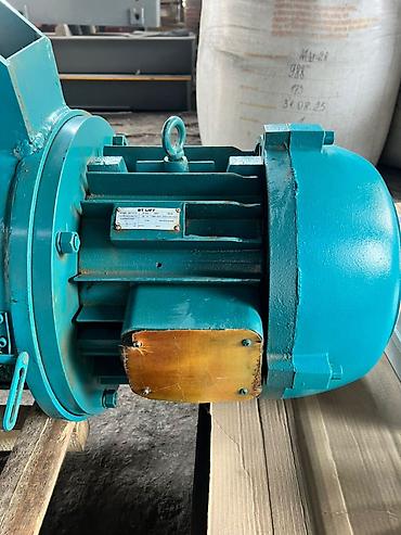 Тельферы: Продаём б/у тельфер (подъёмник) грузоподъёмностью 10 тонн. Длина троса — 12