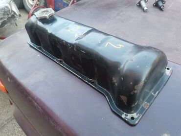 Auto delovi: Dekla, poklopac motora Lada 21213,21214 Niva br.2. Polovno, ocuvano — 3