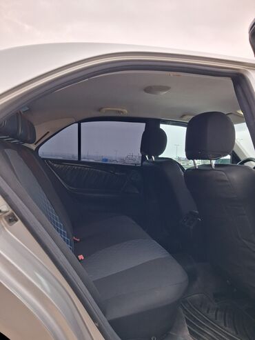 Mercedes-Benz: Mercedes-Benz E 240: 2.4 l | 1998 il Sedan — 2